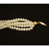 Elegant 5-row Schoeffel freshwater cultured pearl necklace with a clasp made of 18kt. gold