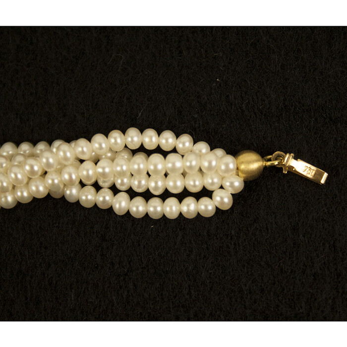 Elegant 5-row Schoeffel freshwater cultured pearl necklace with a clasp made of 18kt. gold