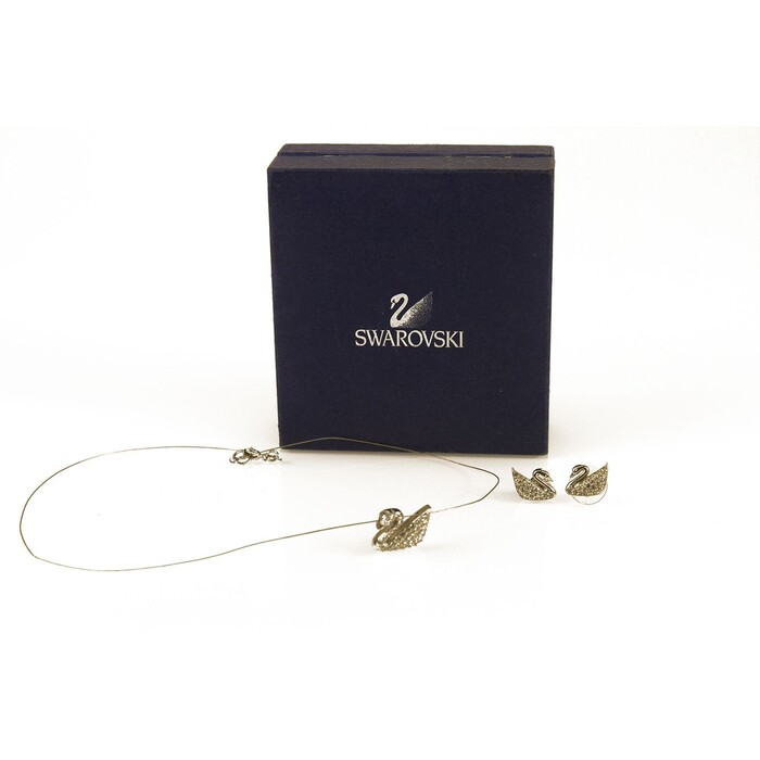 Swarovski Signature Iconic Swan Pendant in String & matching Earrings set