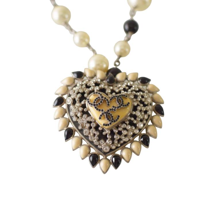 CHANEL vintage faux black & white pearl heart shaped rhinestones necklace