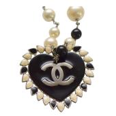 CHANEL vintage faux black & white pearl heart shaped rhinestones necklace