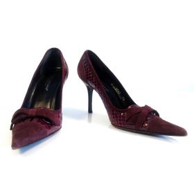 Dolce &amp; Gabbana presents this sexy bordeaux snakeskin &amp; suede leather pointy classic pumps with bow