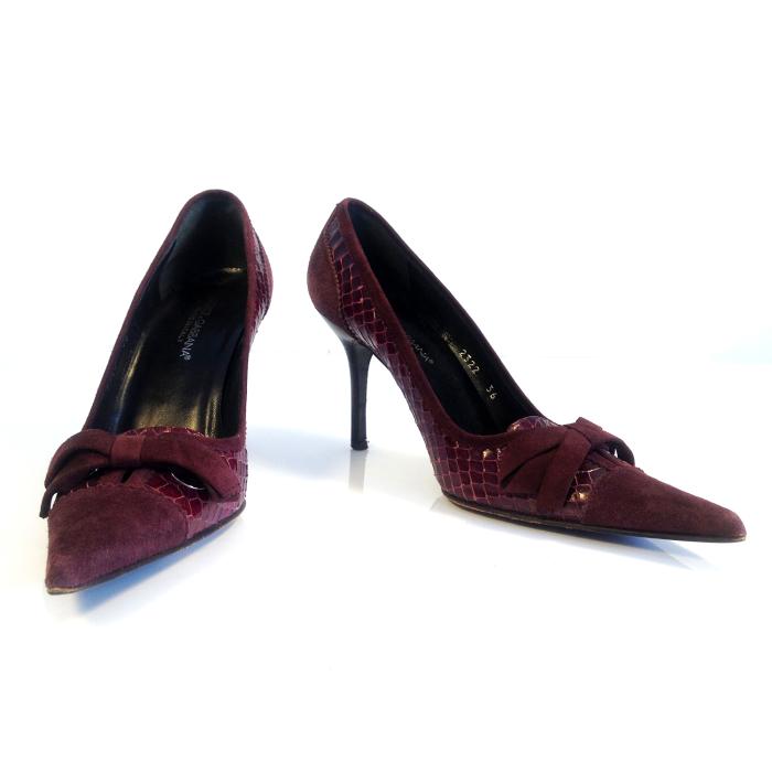 Dolce & Gabbana presents this sexy bordeaux snakeskin & suede leather pointy classic pumps with bow