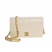 CHANEL Vintage off white Lambskin Leather Classic Single Flap Bag Gold hardware