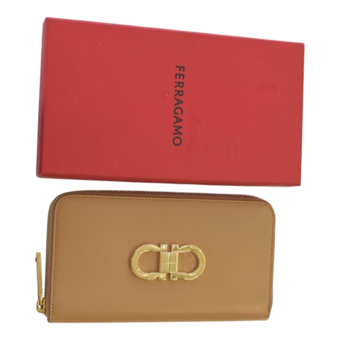 Salvatore Ferragamo Gancini leather wallet zip around gold logo-lettering NWB