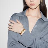 GUCCI Script logo-engraved gold-tone metal thick chain bracelet retails at 550$