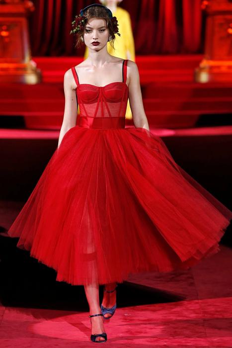 Dolce & Gabbana Red Tulle Bustier Midi Dress Red Carpet Eveneing Gown sz 40 retailed at around $5000