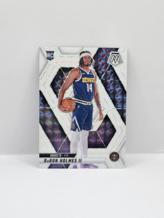 2024-25 PANINI MOSAIC DARON HOLMES II WHITE 10/25 ROOKIER