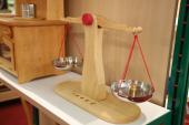 Classic wooden scale with (5 brass weights) Glückskäfer