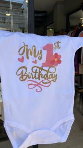 Φορμάκι λευκό My 1st Birthday / 1 ροζ και λουλούδι 