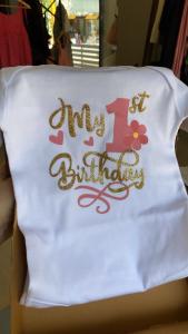 Φορμάκι λευκό My 1st Birthday / 1 ροζ και λουλούδι 