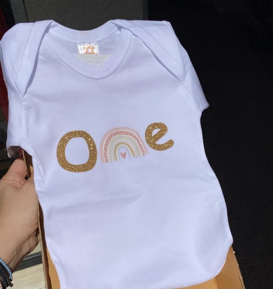 Φορμάκι λευκό κοντομάνικο one rainbow / ουράνιο τόξο  