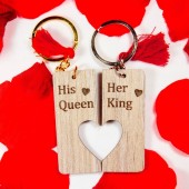 Χειροποίητο ξύλινο μπρελόκ ''King-Queen με καρδιά'' (HC1119)