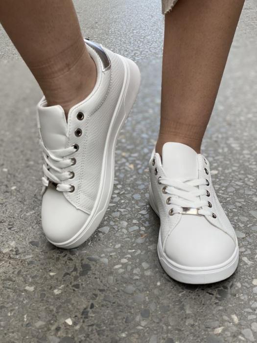 Άσπρο-ασημί sneakers και ασημί λεπτομέρειες με κορδόνι BY0351