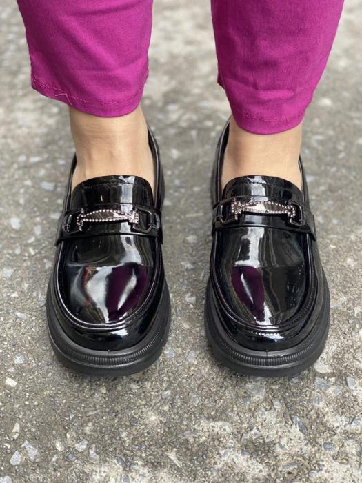 Loafer λουστρίνι με μεταλλική αγκράφα μαύρο L639