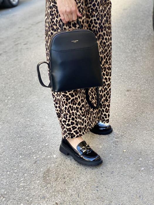 Μαύρο loafer λουστρίνι με χρυσή αγκράφα και τρακτερωτή σόλα W216