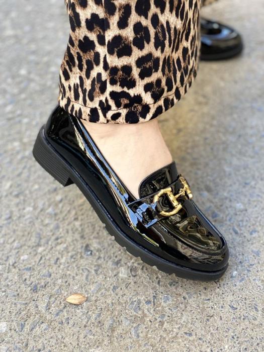 Loafer λουστρίνι με χρυσή αγκράφα μαύρο W212