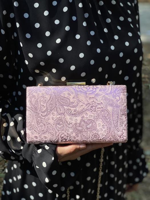 Μαύρο clutch με χρυσό κούμπωμα 9115