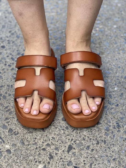 Flatform με ρυθμιζόμενο λουρί σκρατς κάμελ A6091