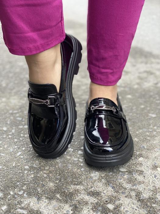 Loafer λουστρίνι με μεταλλική αγκράφα μαύρο L639