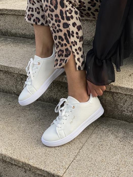 Άσπρο-ροζ χρυσό sneakers με ρόζ χρυσή λεπτομέρεια και κορδόνι BY0351