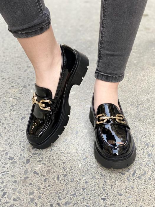 Loafer λουστρίνι με χρυσή αγκράφα μαύρο Z64