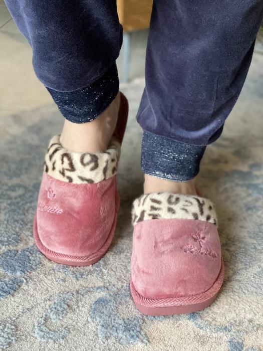 Μαύρη παντόφλα με animal print λεπτομέρεια XL2159