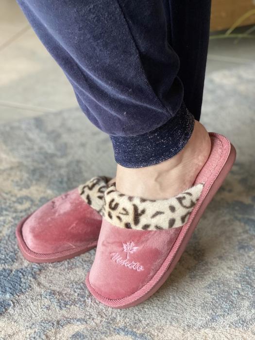 Ρόζ παντόφλα με animal print λεπτομέρεια XL2159