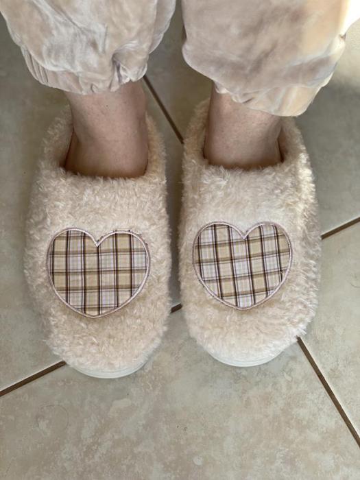 Άσπρη παντόφλα Teddy με Καρό Καρδιά XL3053
