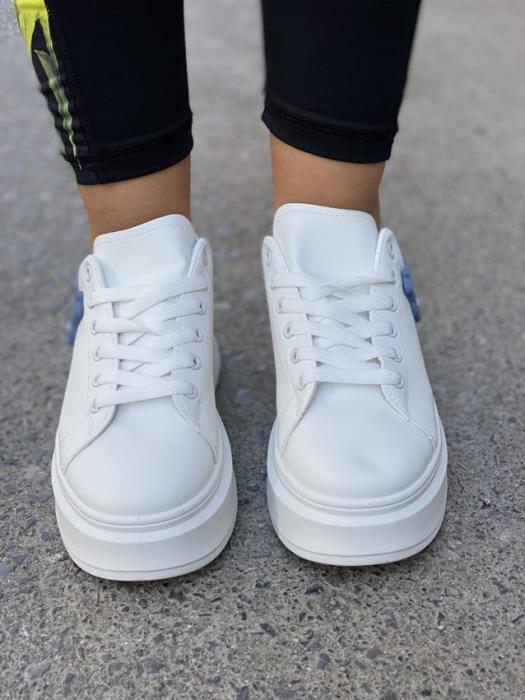 Sneaker δίπατο με διακοσμητική φιγούρα άσπρο-μπλε C3