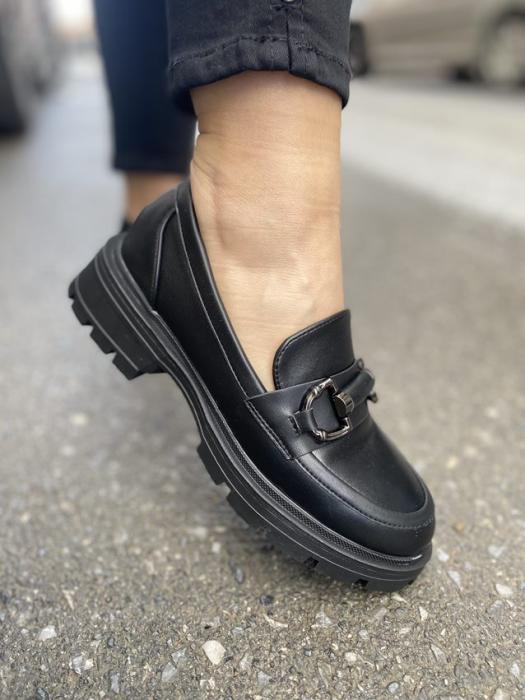 Loafer δερματίνη με μεταλλική αγκράφα μαύρο W260