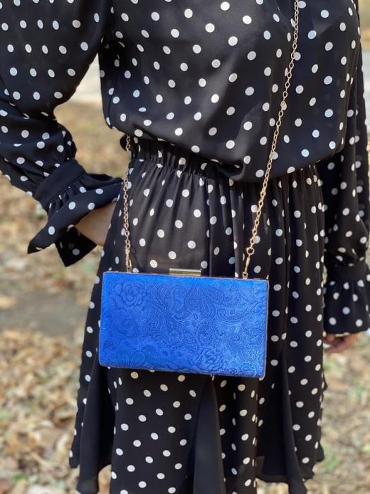 Μαύρο clutch με χρυσό κούμπωμα 9115