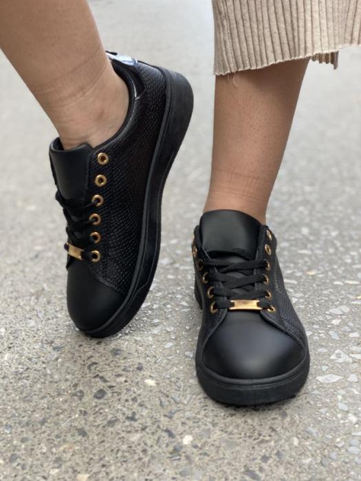 Μαύρο sneakers με χρυσή λεπτομέρεια και κορδόνι BY0351