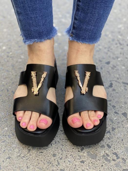 Μαύρη flatform με χρυσή διακοσμητική αγκράφα A6261
