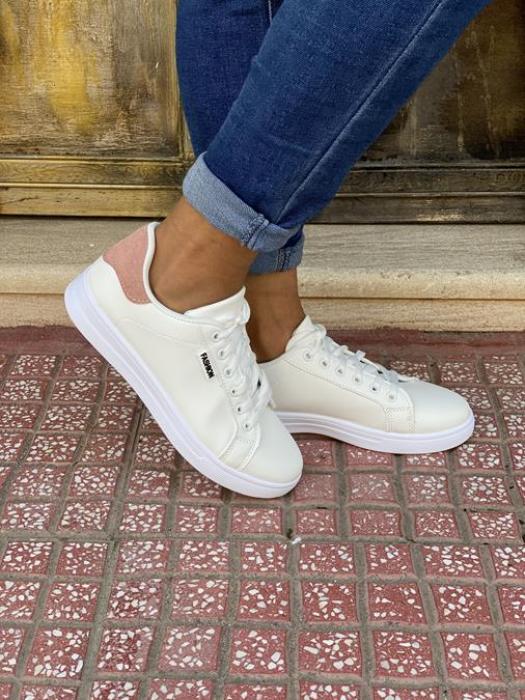 Άσπρο sneakers με ρόζ λεπτομέρεια και κορδόνι OX2513