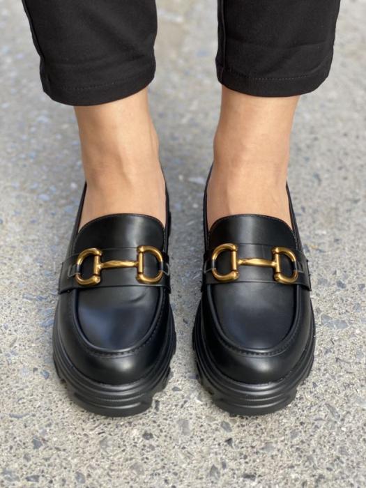 Loafer δερματίνη με χρυσή αγκράφα μαύρο D2720