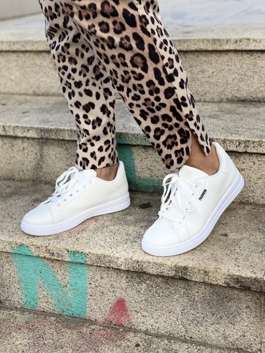 Άσπρο sneakers με κορδόνι OX2513