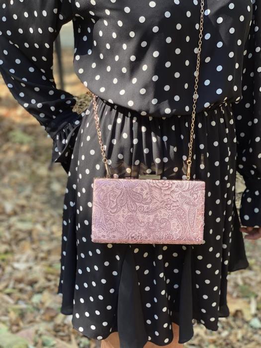 Μαύρο clutch με χρυσό κούμπωμα 9115