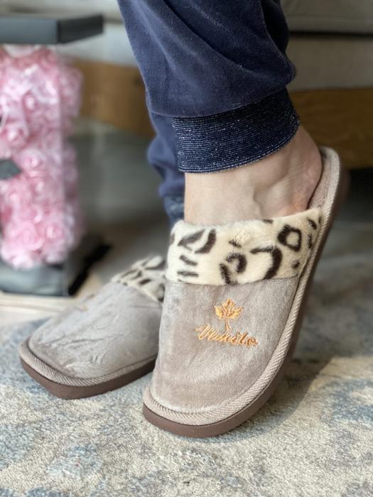 Μαύρη παντόφλα με animal print λεπτομέρεια XL2159