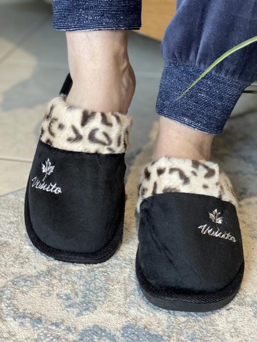 Μαύρη παντόφλα με animal print λεπτομέρεια XL2159