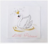 Raison D’etre Κουβέρτα πικέ αγκαλιάς Swan with a Crown 80×90 - PIGIBEBE.GR