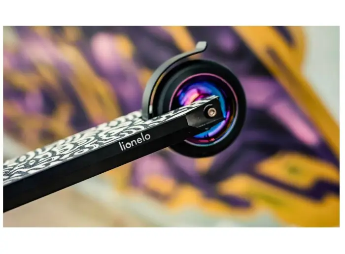 Lionelo Whizz Παιδικό Πατίνι Neo Black Carbon Multicolor