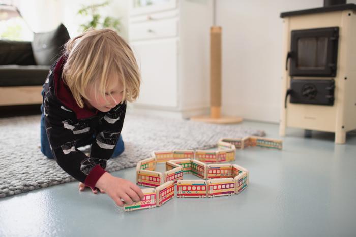 BS Toys – Domino Trains