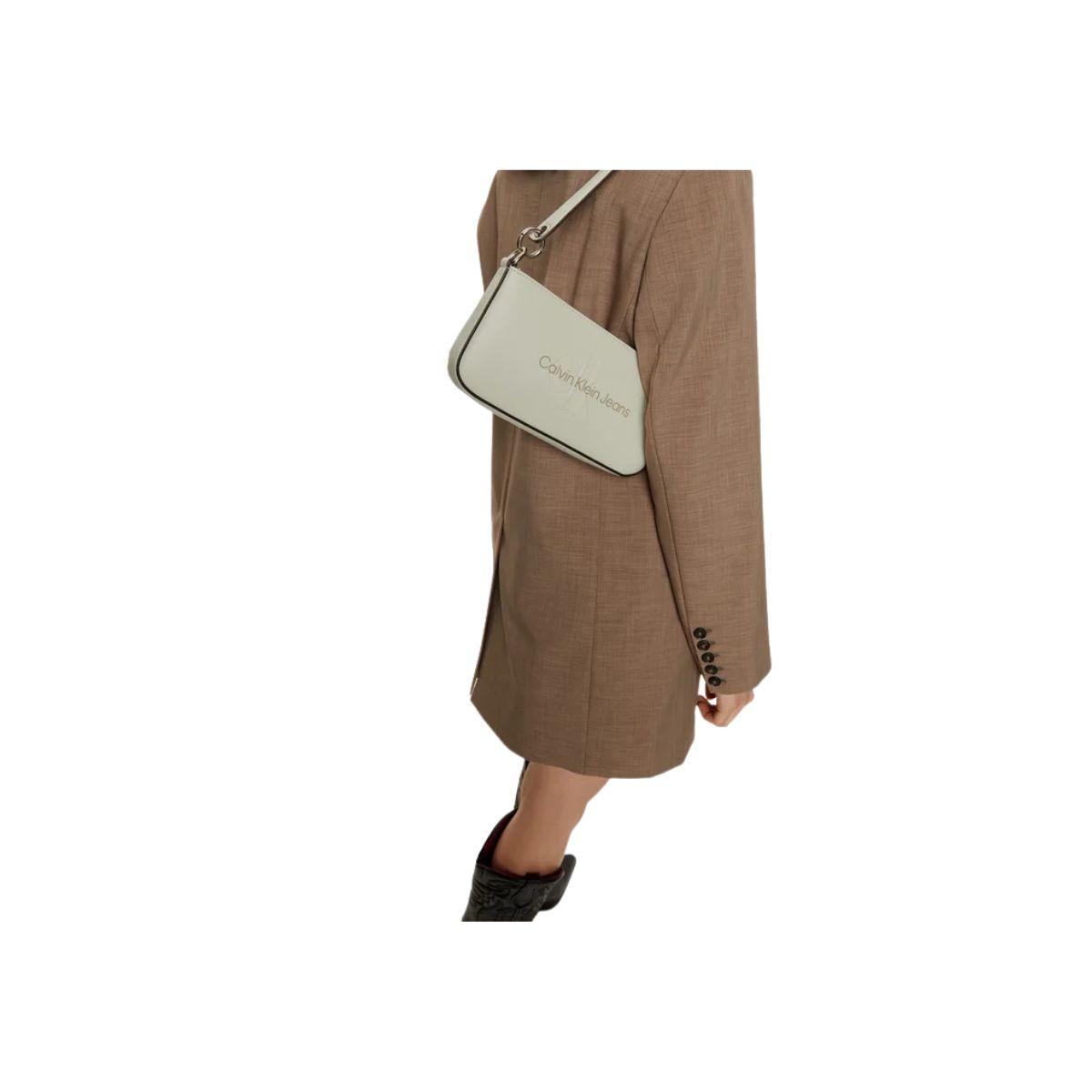 ΓΥΝΑΙΚΕΙΕΣ ΤΣΑΝΤΕΣ CALVIN KLEIN K60K610679 YAS ΕΚΡΟΥ