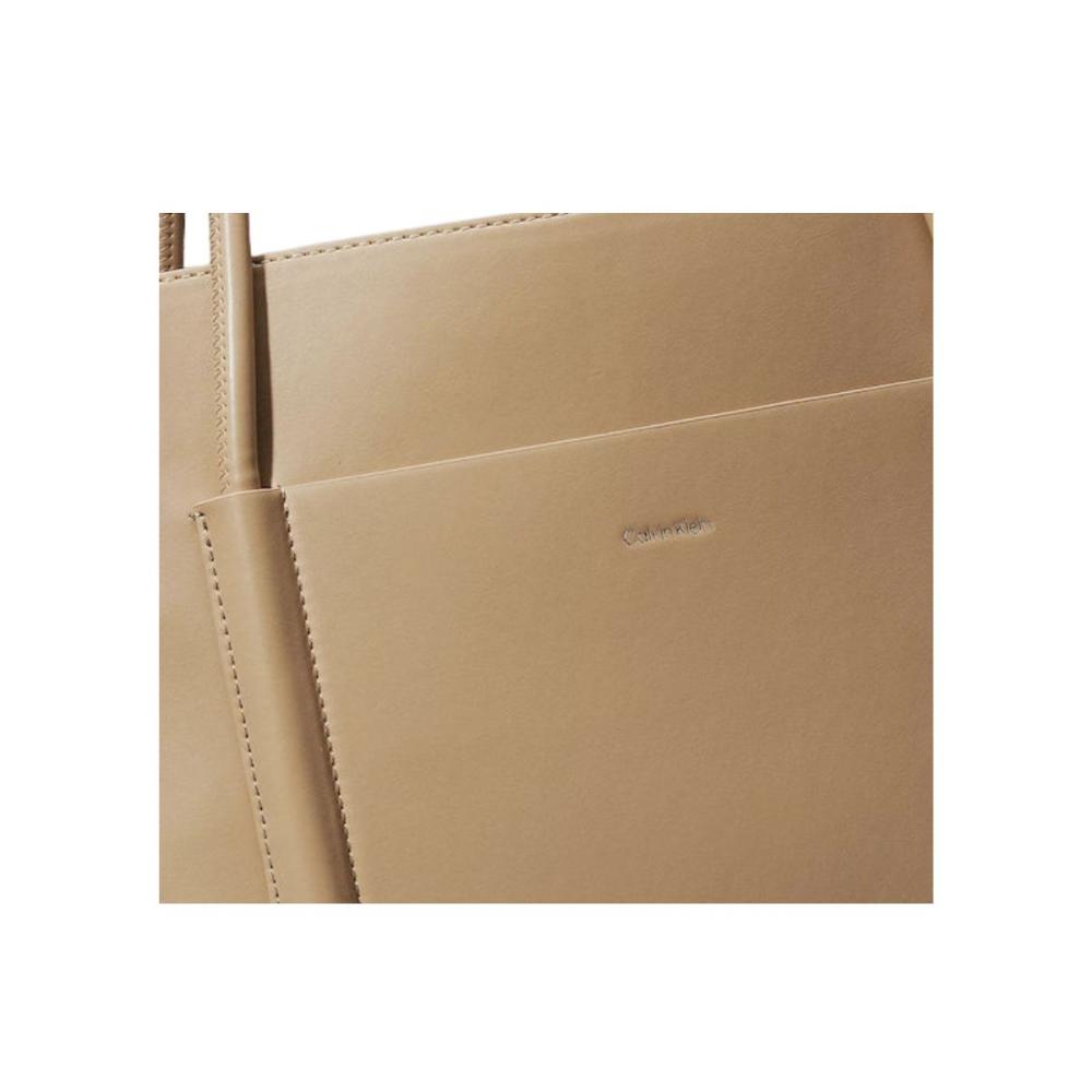 ΓΥΝΑΙΚΕΙΕΣ ΤΣΑΝΤΕΣ CALVIN KLEIN K60K613110 W75 ΜΠΕΖ